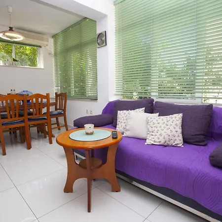 Apartmán Komfortable Mit Terrasse In Bidol Makarská