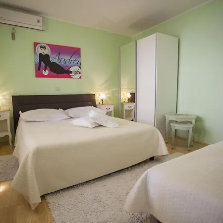 Komfortable Mit Terrasse In Bidol * Makarska