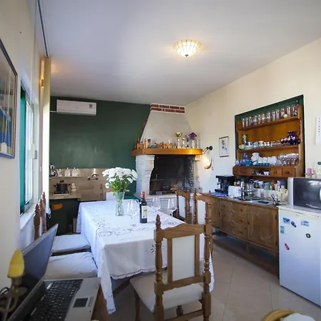 Komfortable Mit Terrasse In Bidol