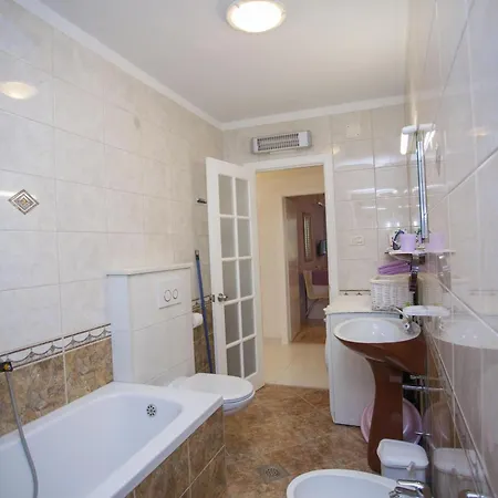 Apartmán Komfortable Mit Terrasse In Bidol