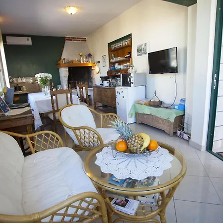 Komfortable Mit Terrasse In Bidol Makarská