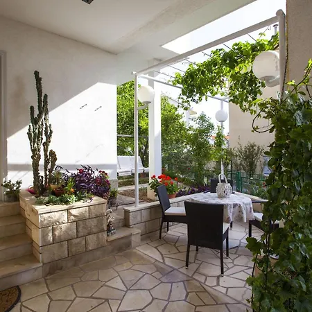 Komfortable Mit Terrasse In Bidol Apartmán