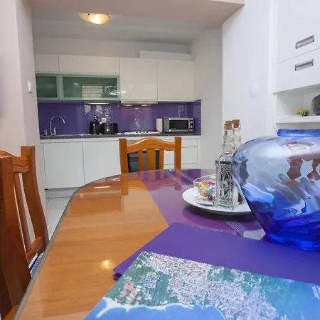 Apartment Komfortable Mit Terrasse In Bidol