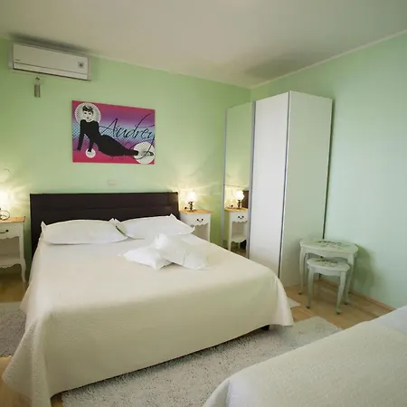 Apartment Komfortable Mit Terrasse In Bidol *